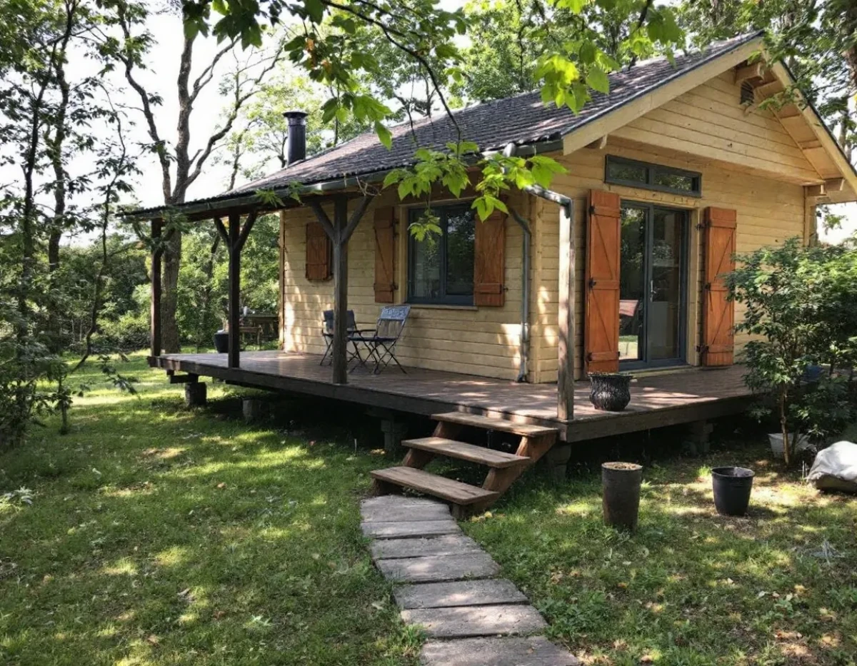 Ériger légalement un chalet sur pilotis en zone non constructible : Guide complet